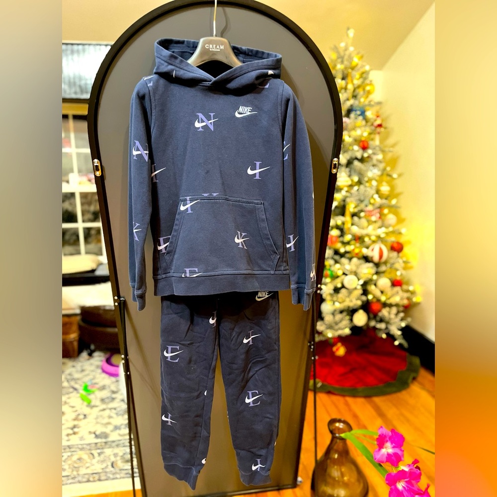 Kids Nike Hoodie/Pants set.Slim fit. Navy color.